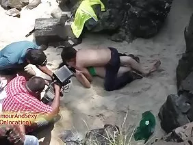 सीढ़ियों पर सेक्स करना शुरू कर दिया, और पालना पोर्न में जारी रहा