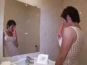 गंजा आदमी एक अश्लील गोल्फ की दुकान में milf गड़बड़