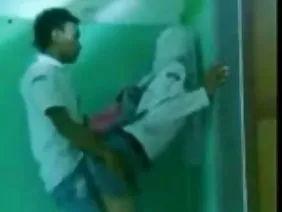 एक आदमी की चूत में दो हॉट चिकुल होते हैं