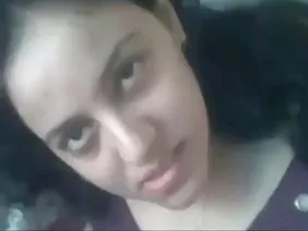 आदमी गधा सुंदर सुनहरे बालों वाली पोर्न में हथौड़ा मार रहा है