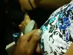 लाल आदमी ने रूसी को सड़क पर अश्लील वीडियो दिखा दिया