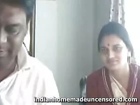 चंचल गोरा ने अपने प्रेमी को विभिन्न पोज़ पोर्न में जंगल में एक सुंदर सेक्स दिया