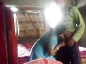 अनाचार पोर्न: बड़ी बहन छोटे भाई को पोर्न पोर्न सिखाती है