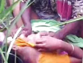 रस के साथ महिला बेकार है और युवा प्रेमी अश्लील देता है