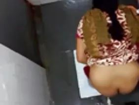 सभी छेद अश्लील में pigtails के साथ एक युवा सौंदर्य खींच