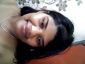रेडहेड मॉडल ने पोर्न कास्टिंग के लिए मुंडा योनी में दिया