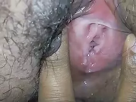 एशियन गड़बड़ घुंघराले गोरा के साथ एक स्ट्रैपआन अश्लील