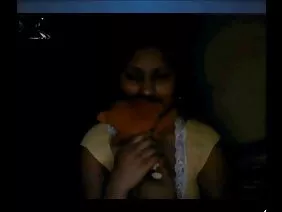 डबल blowjob बाथरूम पोर्न में महान संभोग की आशंका है