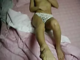 सुनहरे बालों वाली श्यामला गधा में अश्लील वीडियो के बाद देता है