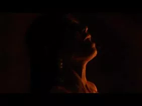 सेक्स से पहले, मैंने 18 साल की ब्यूटी पोर्न की शेव की हुई चूत को बहुत देर तक चाटा।