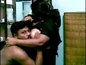 सही रूपों के साथ उच्च फूहड़ ने उसकी प्यारी पोर्न बॉडी के लचीलेपन और सुंदरता को दिखाया।