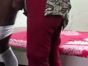 डैडी ने बाथरूम में अपने मुंह से बेटी की जमकर चुदाई की और तंग चूत का पोर्न किया